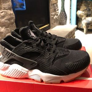 Women’s Nike Huarache